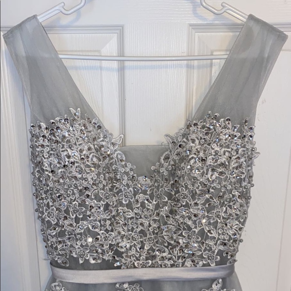 Silver floor length prom dress (size:large)
